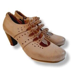 BLONDO Aquaprotect Strappy Mary Jane Cream Heels Sz 9 M